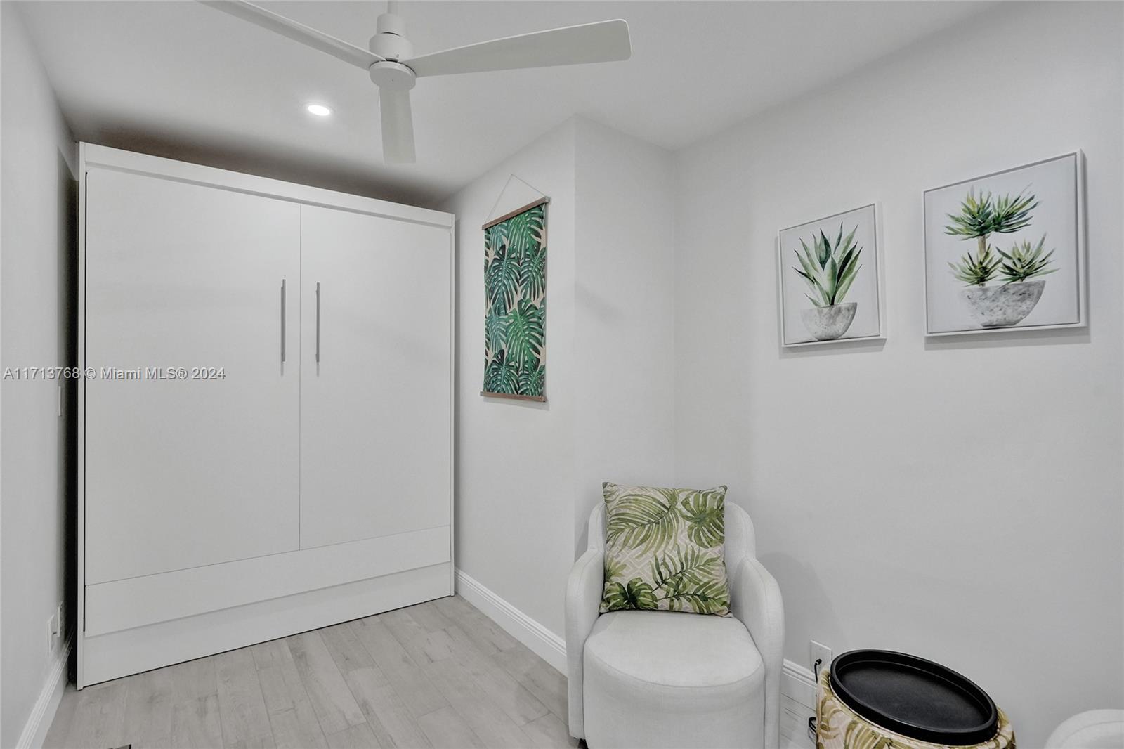 SILVER THATCH INTRACOASTA - Residential