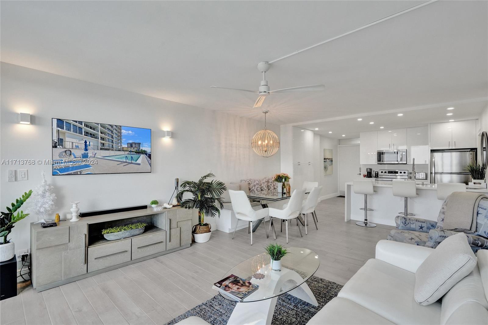 SILVER THATCH INTRACOASTA - Residential
