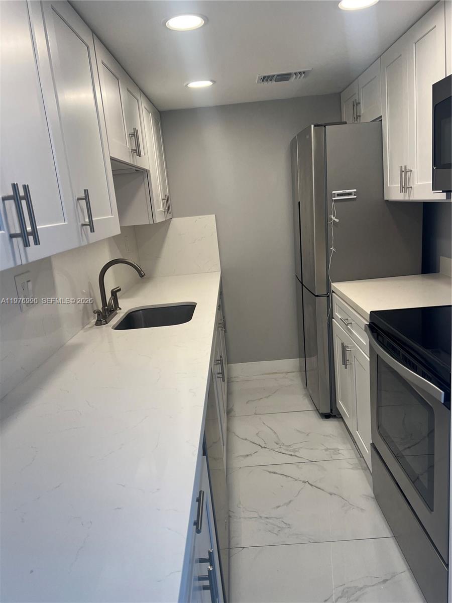 VIRGINIA OAKS CONDO - Residential