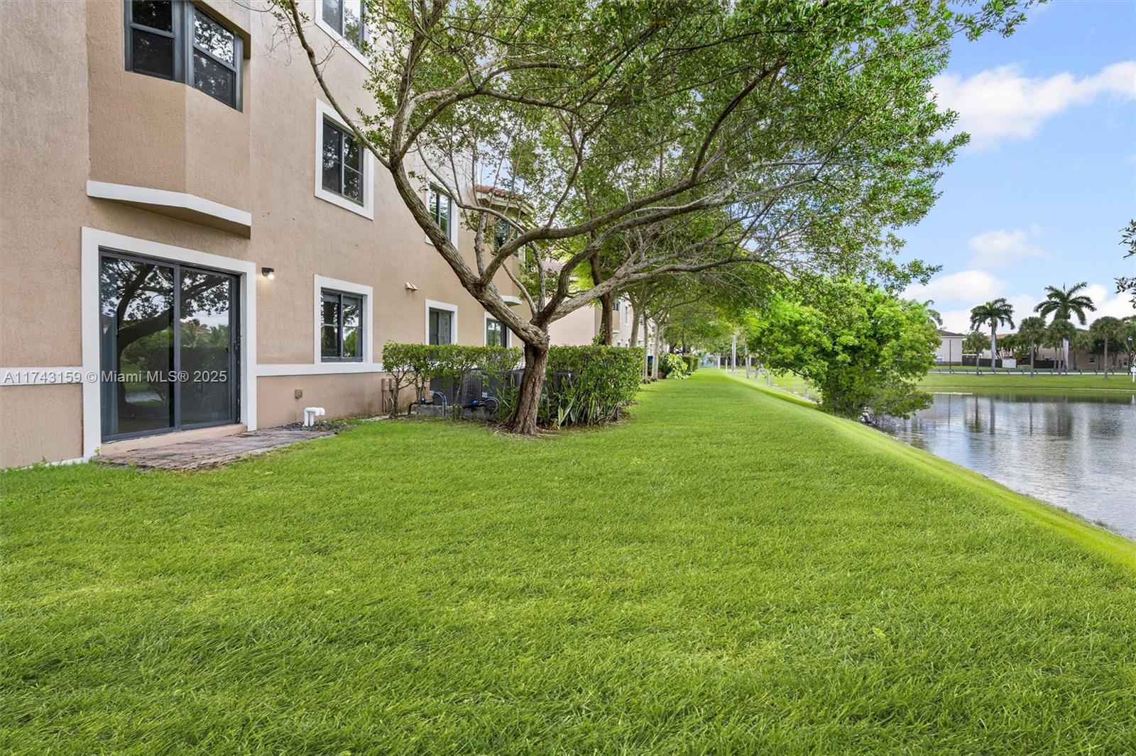 THE COURTS AT BAYSHORE II - Residential