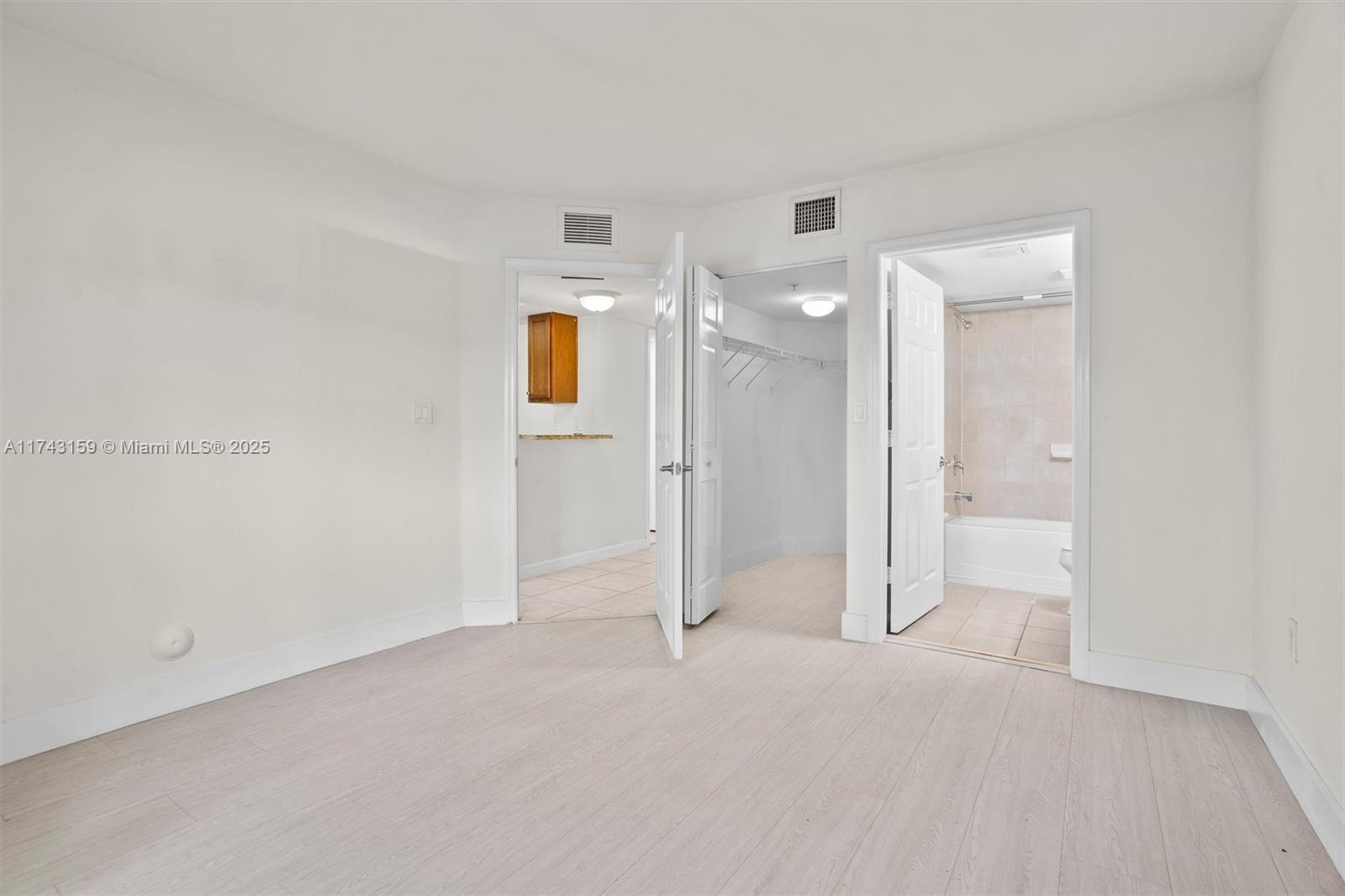 THE COURTS AT BAYSHORE II - Residential