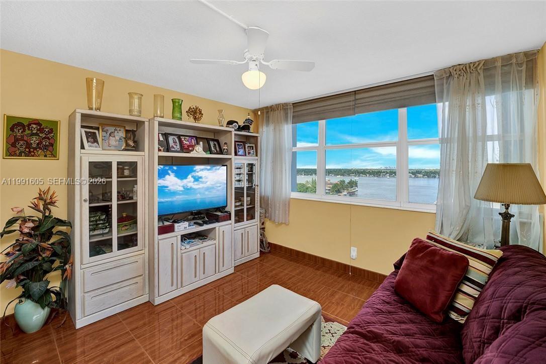 TRAFALGAR TOWERS CONDOMIN - Residential