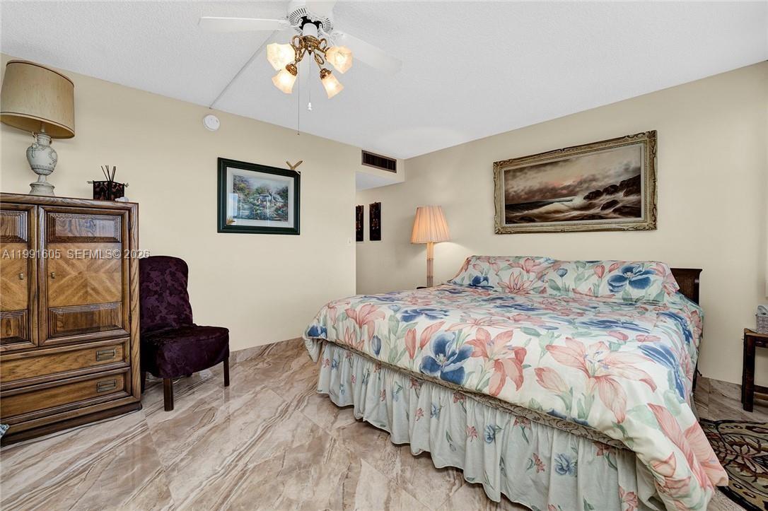 TRAFALGAR TOWERS CONDOMIN - Residential