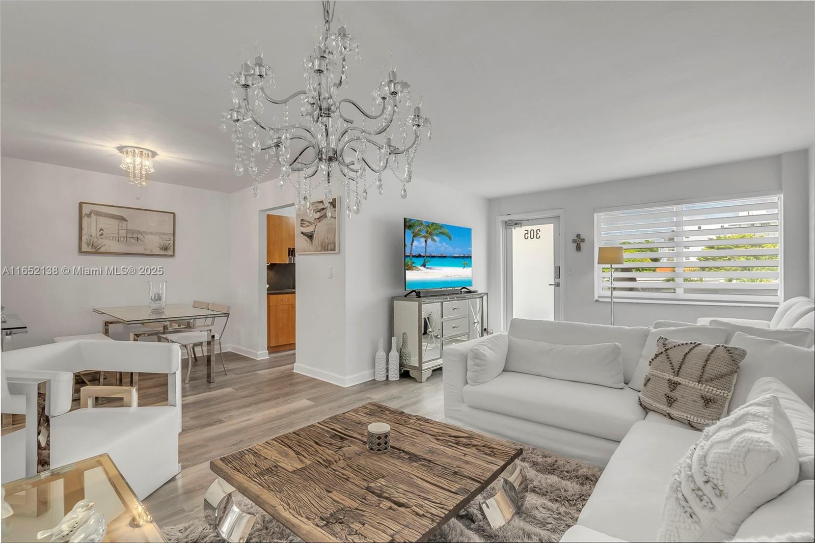 Prime Prime Location! This modern 1-bedroom condo is perfectly situated in the heart of South Beach. The owners have meticulously chosen every detail in the decor and finishes. You'll be just steps away from the ocean, shops, restaurants, and the iconic Lincoln Road. If you're seeking the ultimate South Beach lifestyle, this condo is a must-see!
**Note: The building has been updated with impact windows and doors, modern lobby and fresh paint throughout.