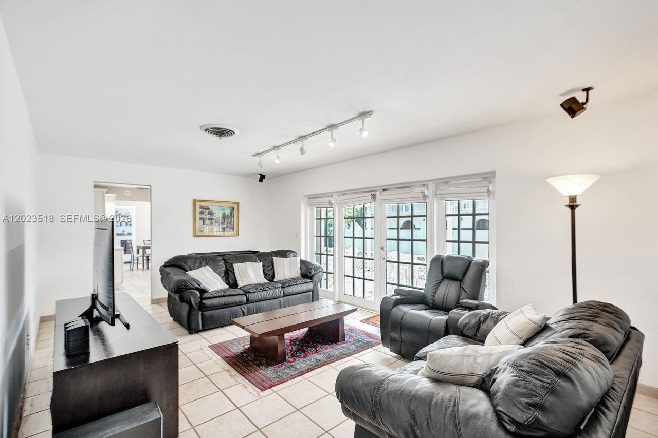 KENDALL POINT 2ND ADDN - Residential