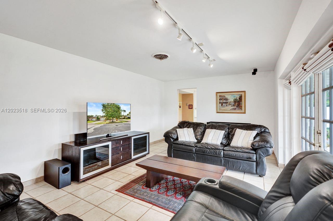 KENDALL POINT 2ND ADDN - Residential