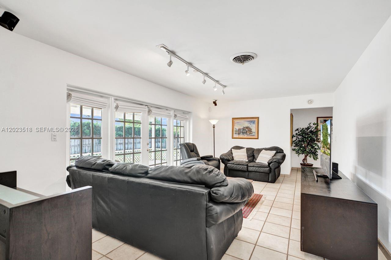 KENDALL POINT 2ND ADDN - Residential