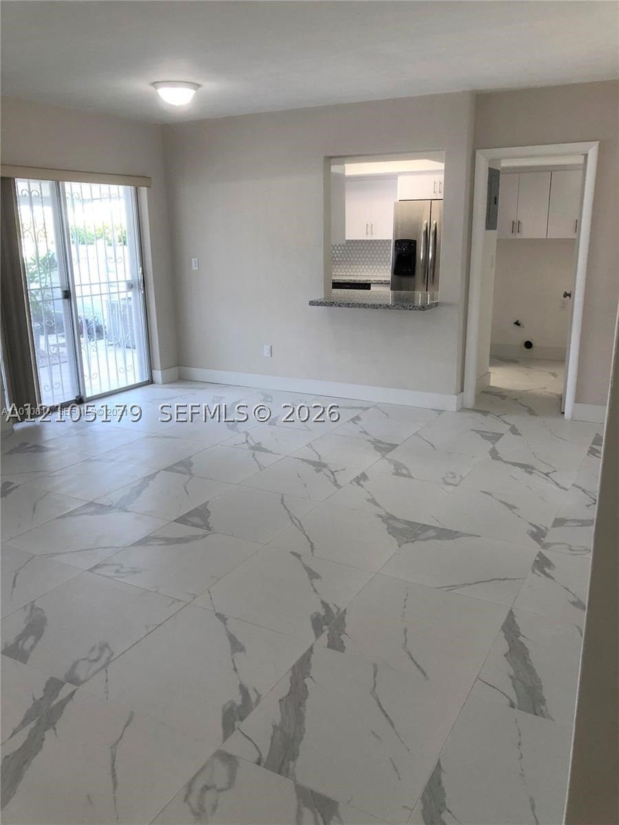 7443 Twin Sabal Dr