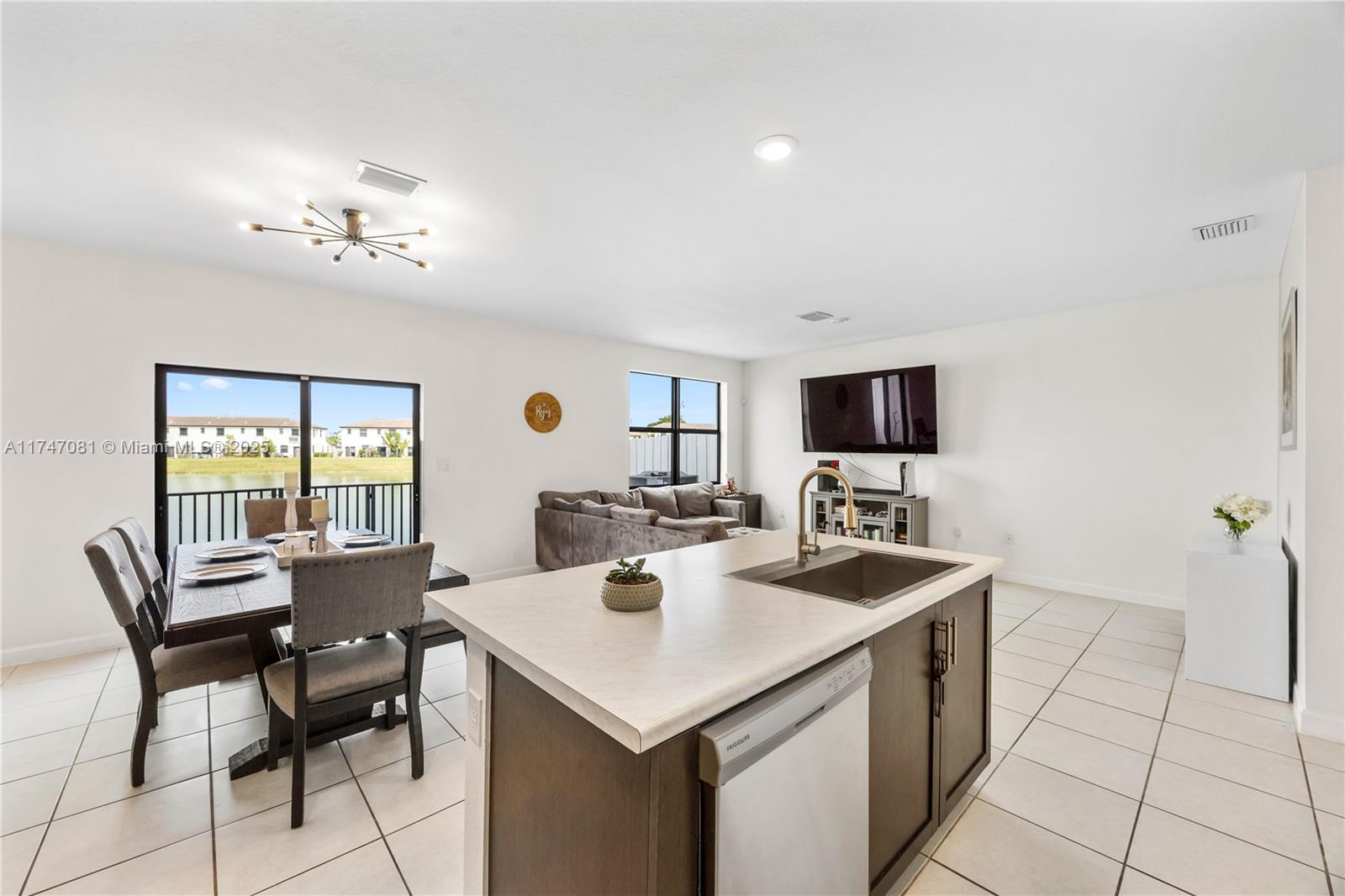 ENCLAVE SOUTH PHASE 2 - Residential