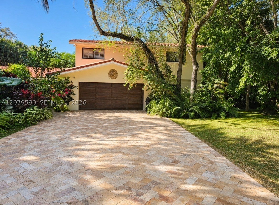 737 NW 4th St