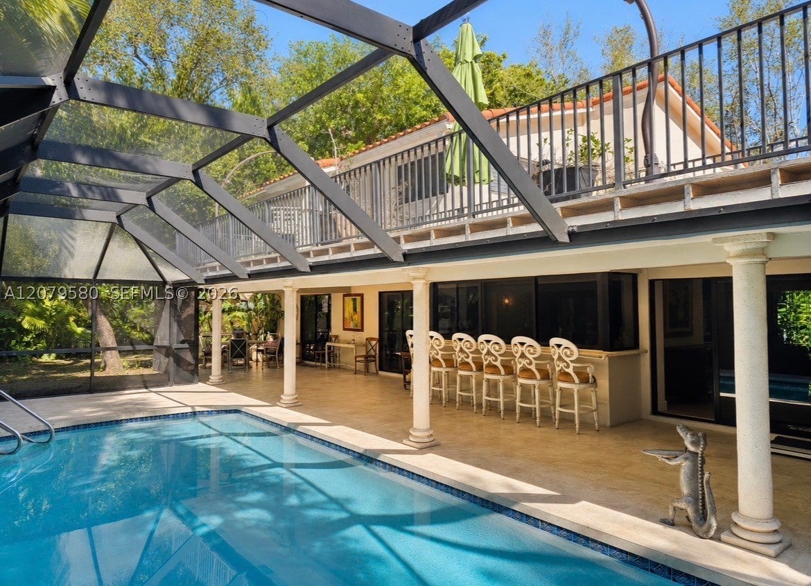 737 NW 4TH ST