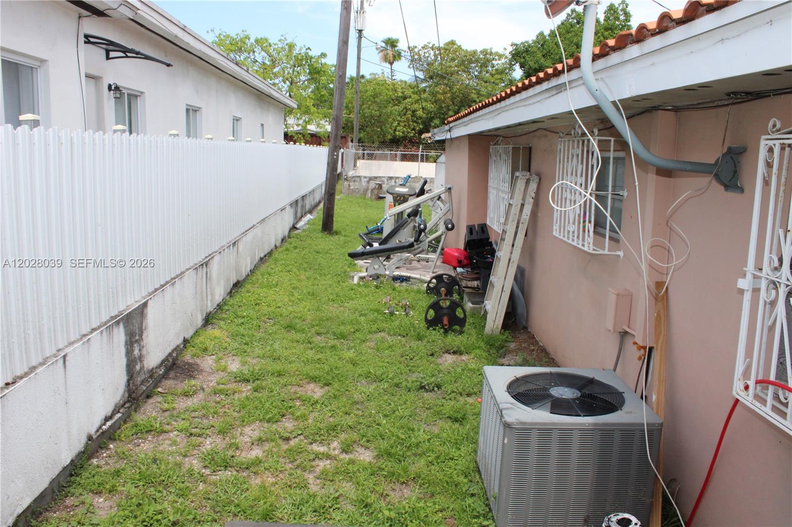1040 NW 23rd Ct