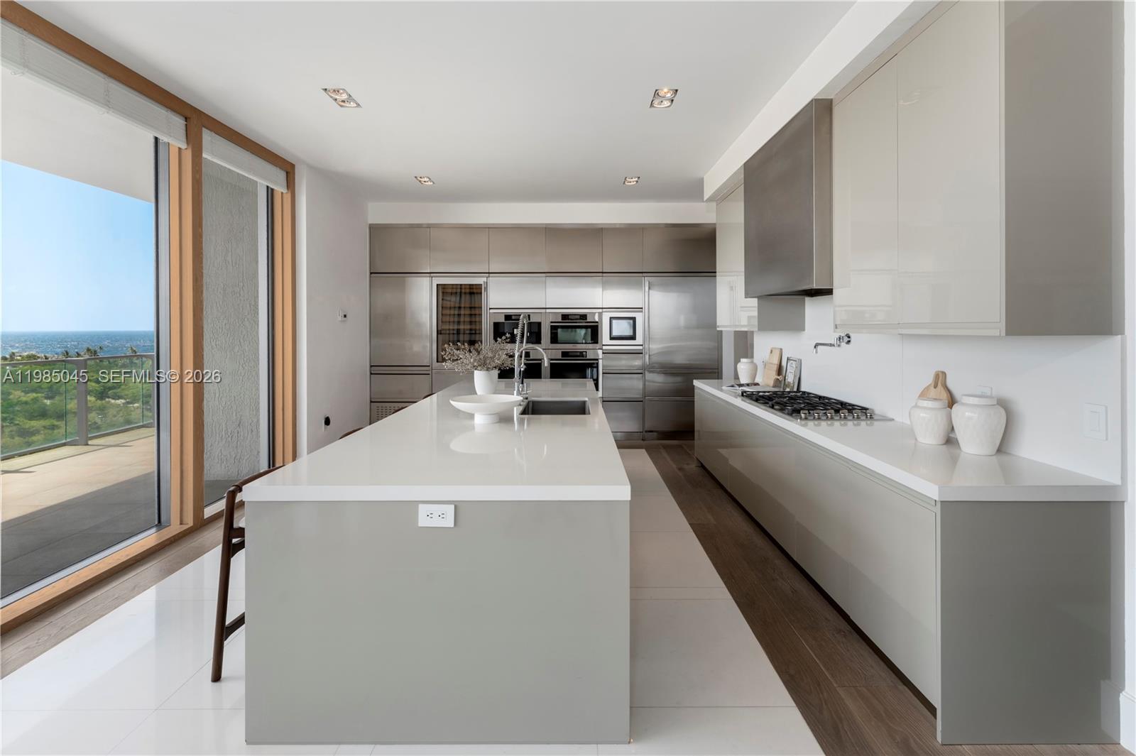 APOGEE CONDO - Residential