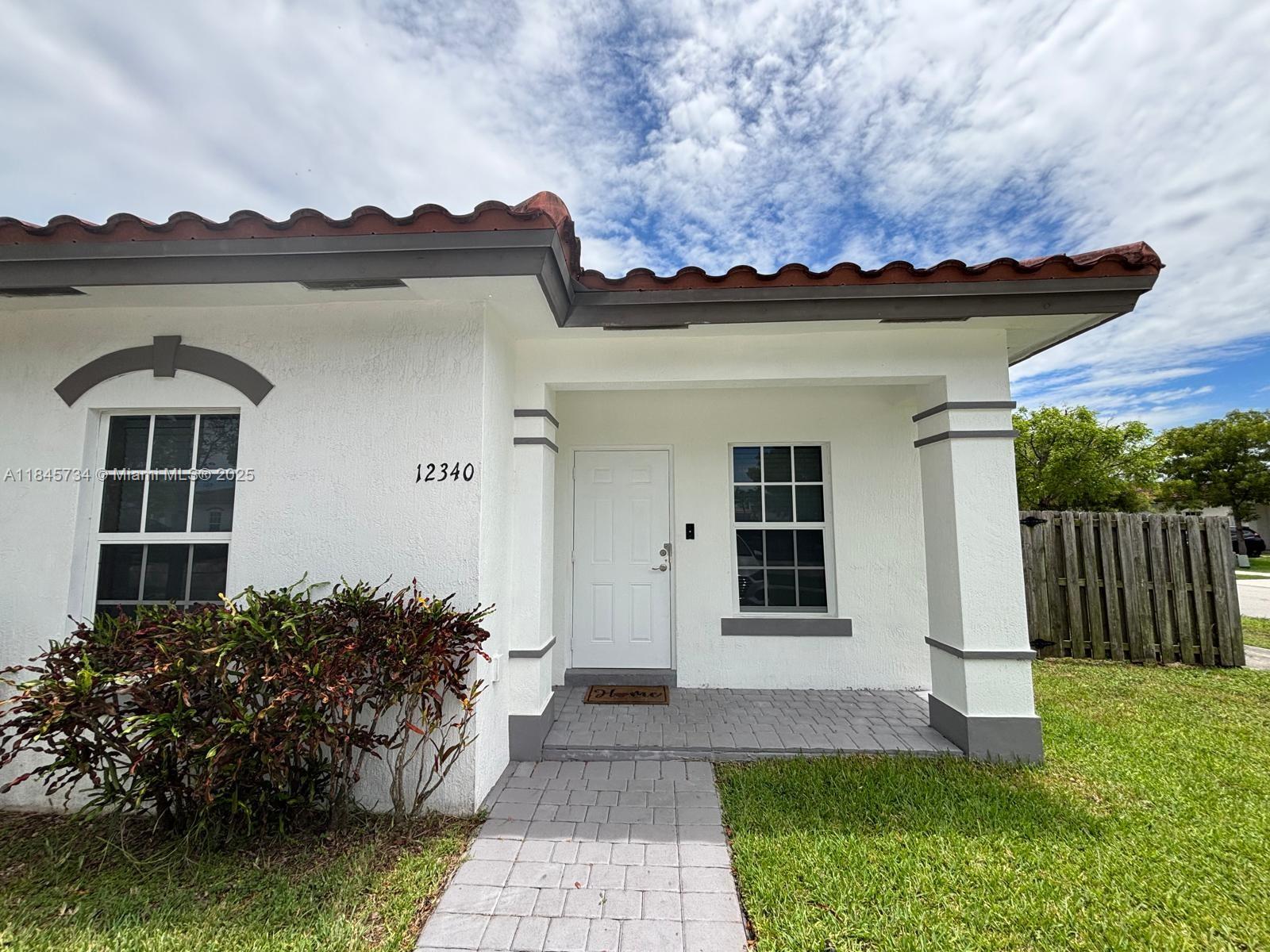 !!!SECTION 8 WELOCOME!!! HOUSE ALREADY INSPECTED!!! 3/2 corner duplex. All new appliances and freshly painted. Close to elementary/high schools and the turnpike.