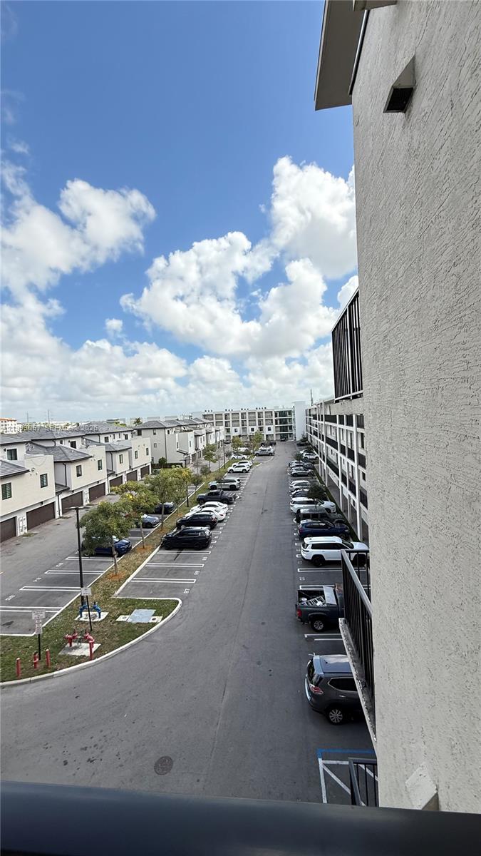 DOWNTOWN DORAL SOUTH PHAS - Residential