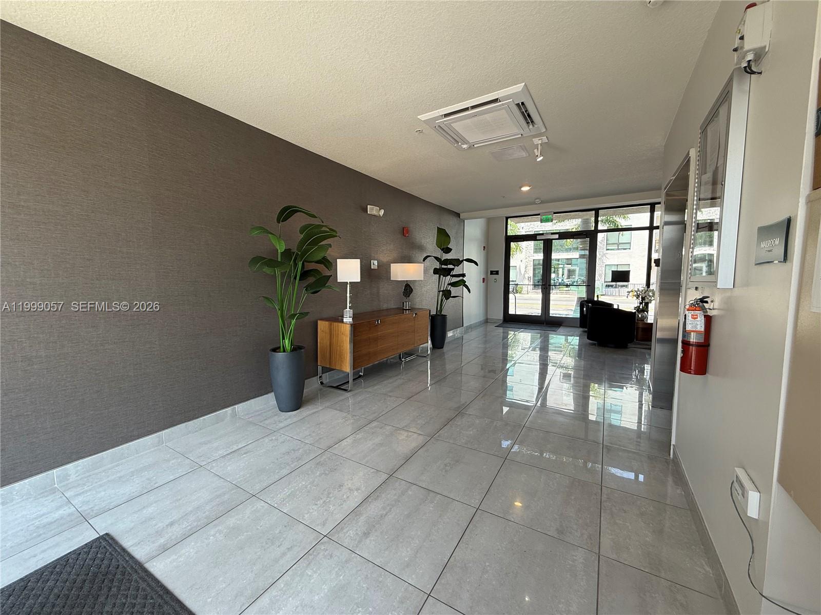 DOWNTOWN DORAL SOUTH PHAS - Residential