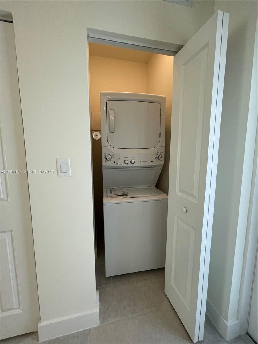 DOWNTOWN DORAL SOUTH PHAS - Residential