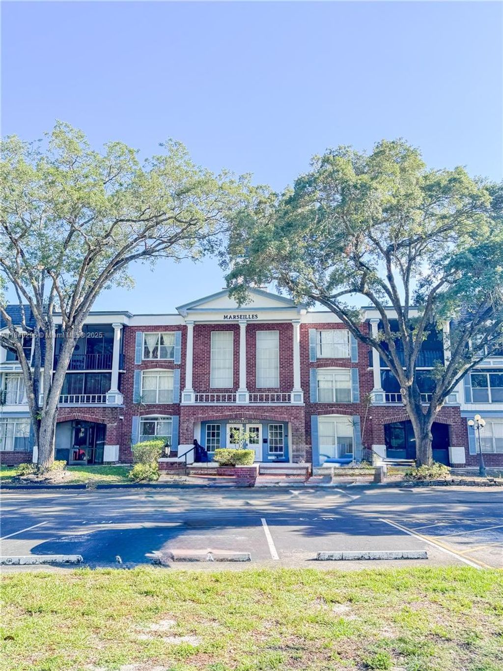 Photo of 3660 Inverrary Dr #1Y, Lauderhill, FL 33319 (MLS # A11840296)