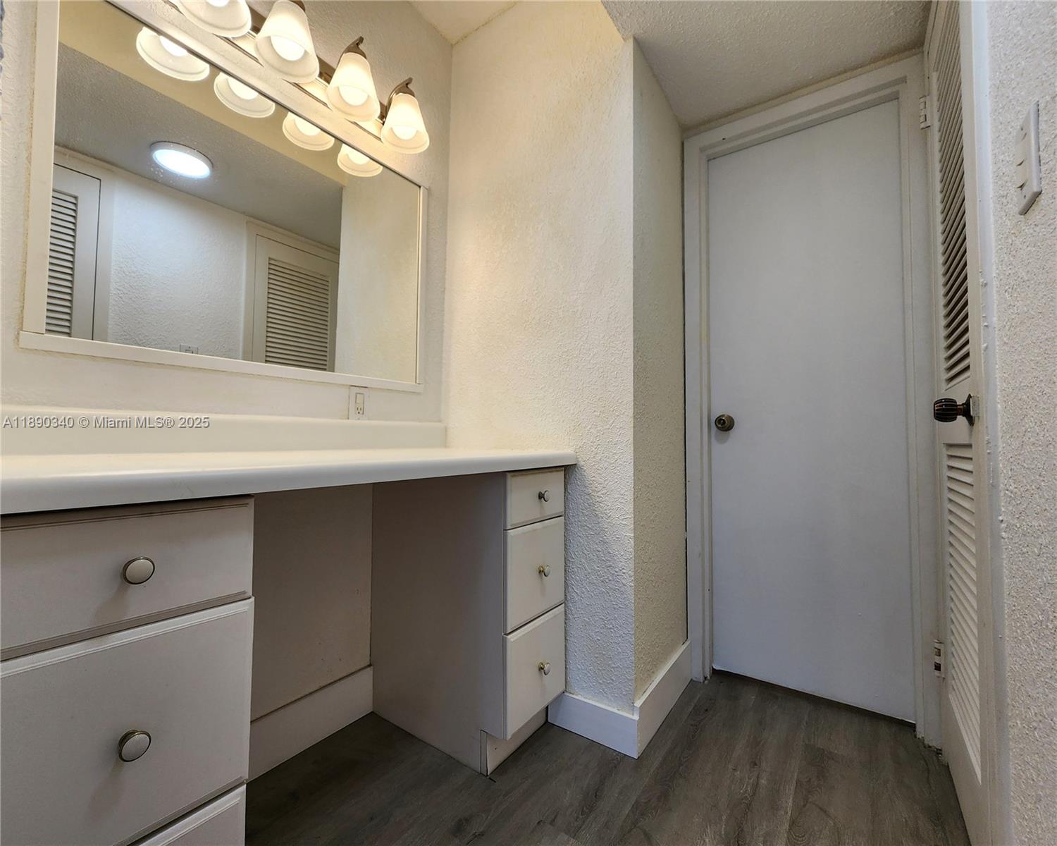 PARKER PLAZA CONDO ESTATE - Residential Lease