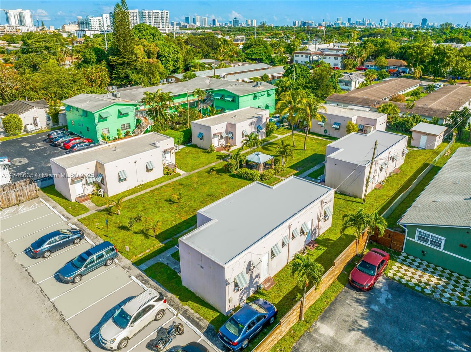 HOLLYWOOD LITTLE RANCHES - Residential Income