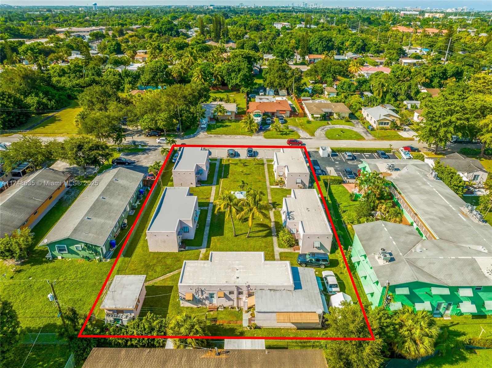 HOLLYWOOD LITTLE RANCHES - Residential Income