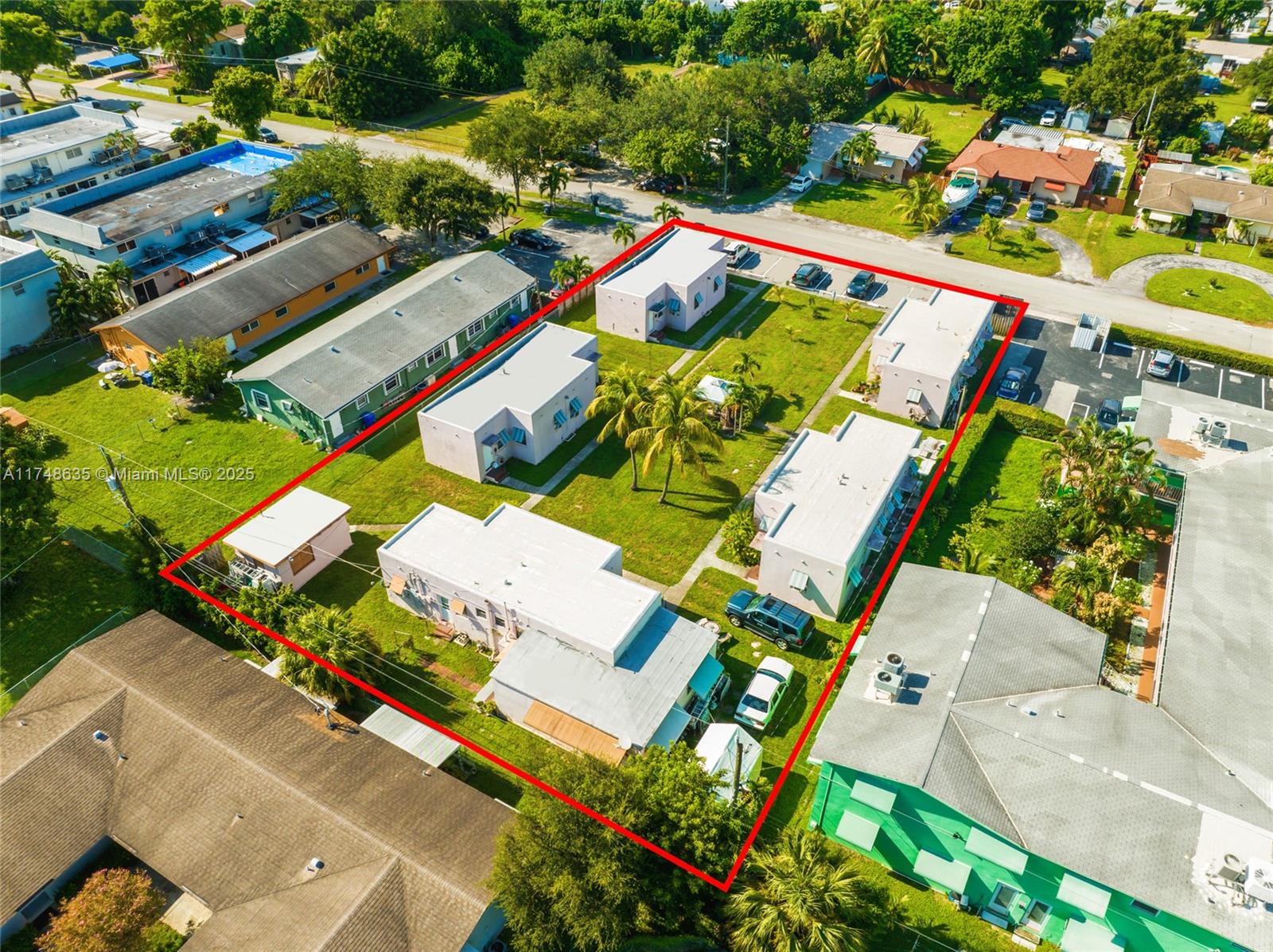 HOLLYWOOD LITTLE RANCHES - Residential Income