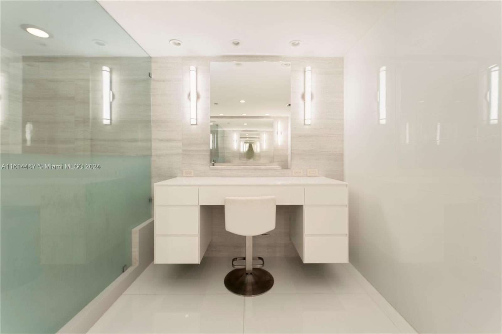 GROVENOR HOUSE CONDO - Residential