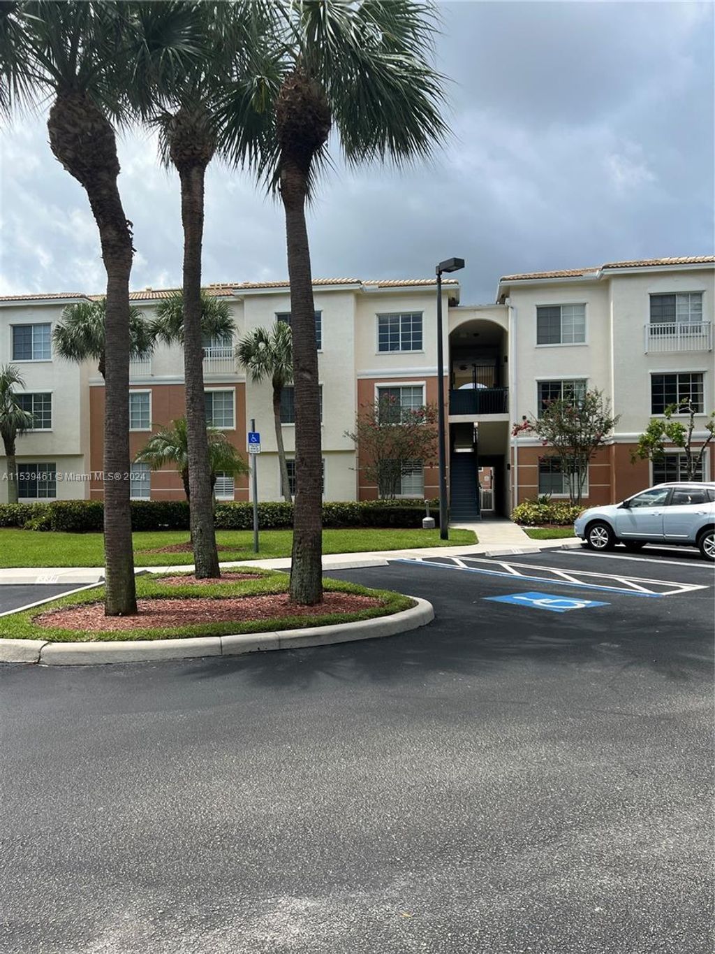 Photo of 4306 E Myrtlewood Cir E #306, Palm Beach Gardens, FL 33418 (MLS # A11539461)