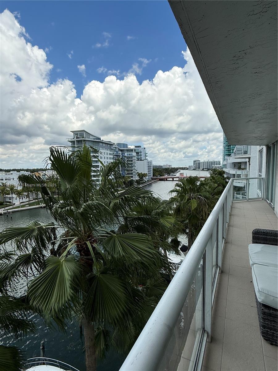 5900 Collins Ave 705