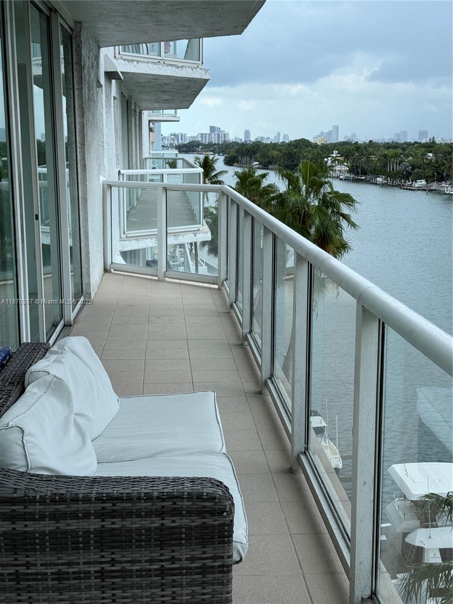 5900 Collins Ave 705