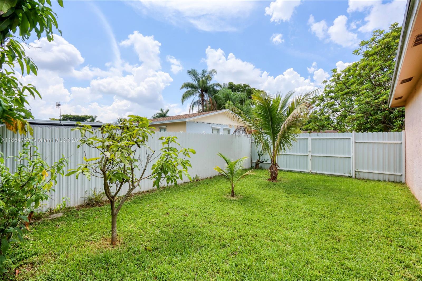 KNOLLWOOD MANOR - Residential