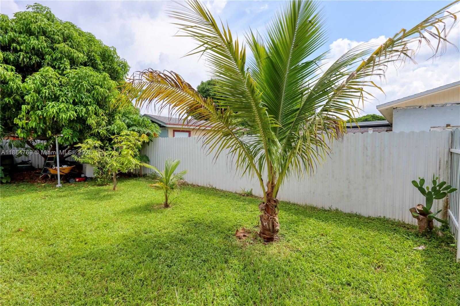 KNOLLWOOD MANOR - Residential