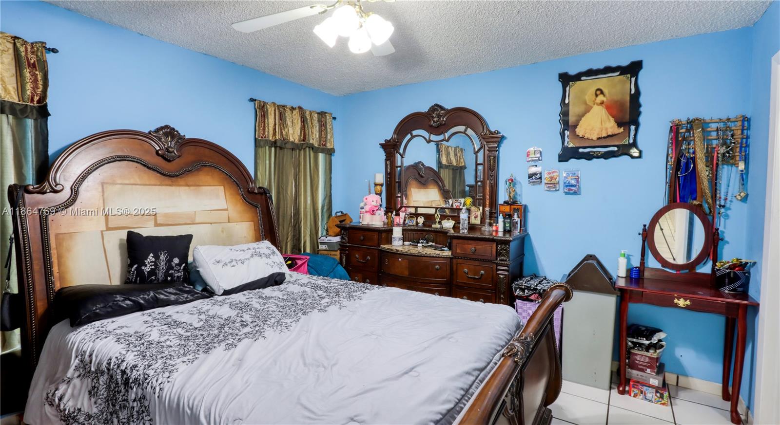 KNOLLWOOD MANOR - Residential