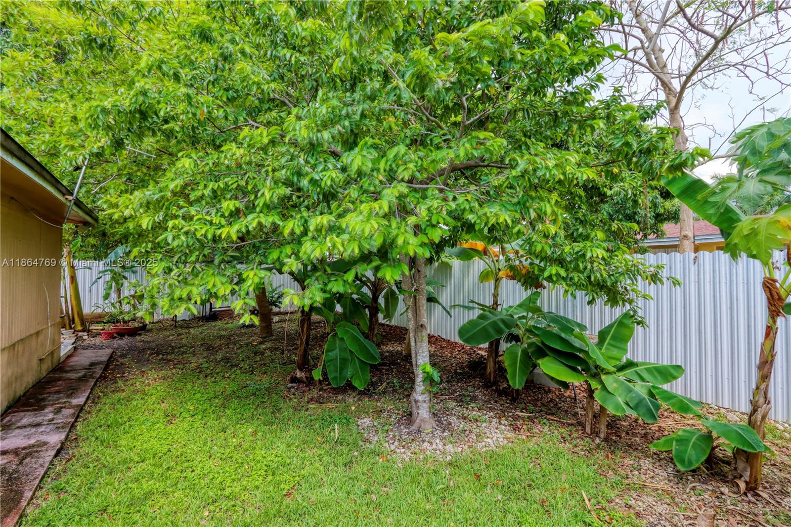 KNOLLWOOD MANOR - Residential