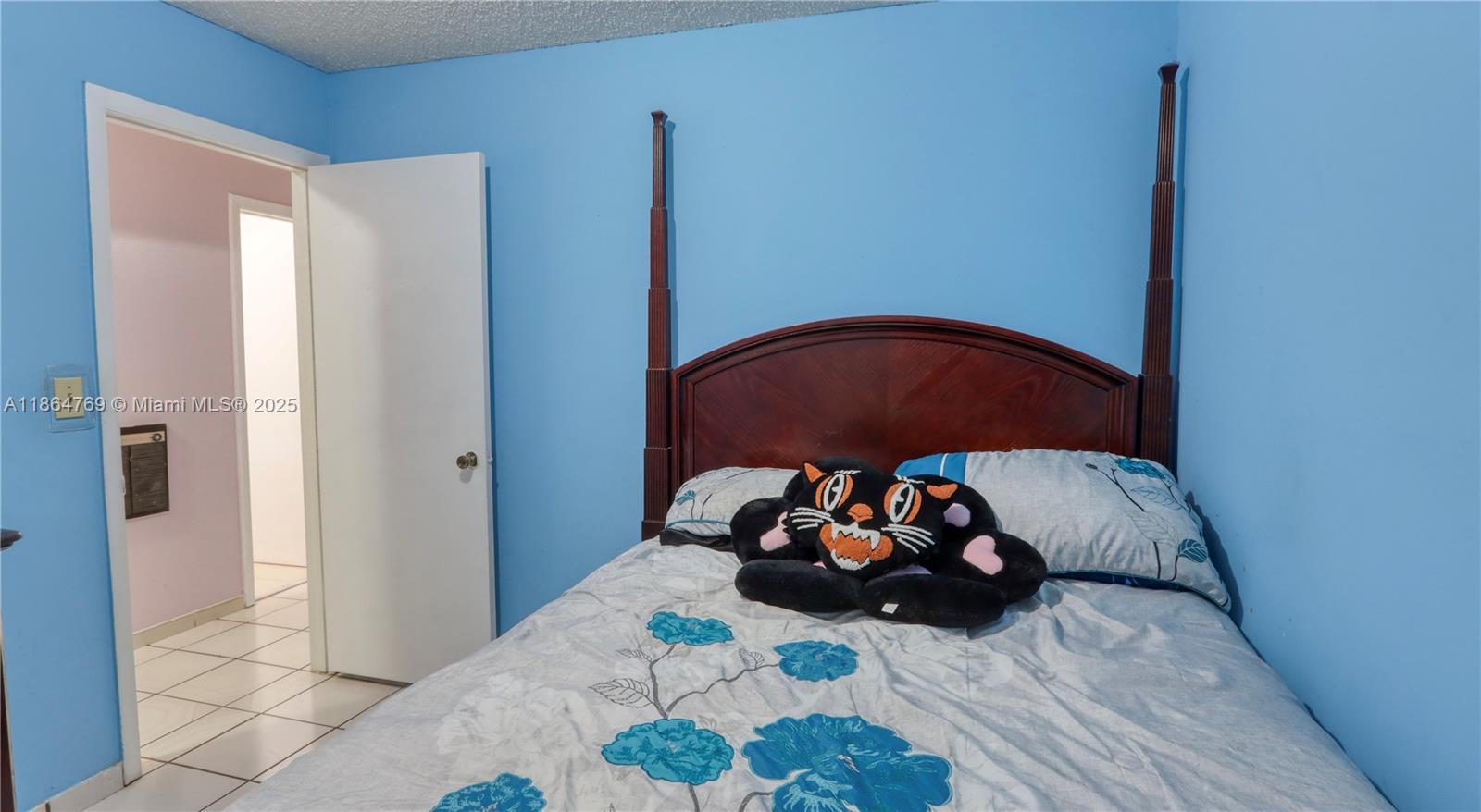 KNOLLWOOD MANOR - Residential