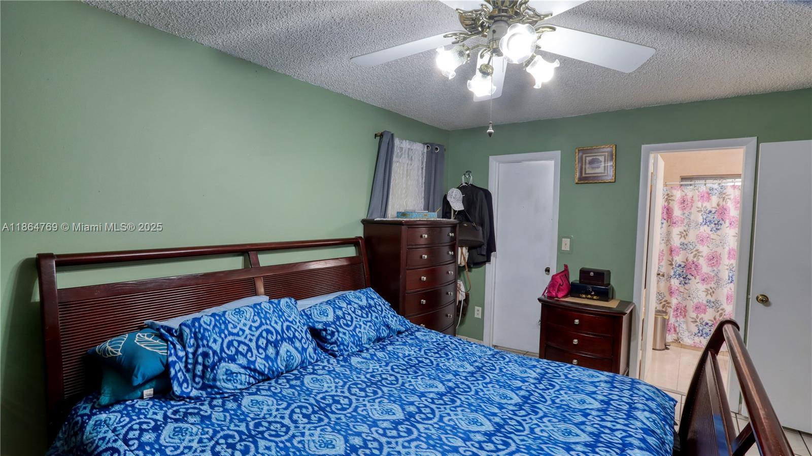 KNOLLWOOD MANOR - Residential