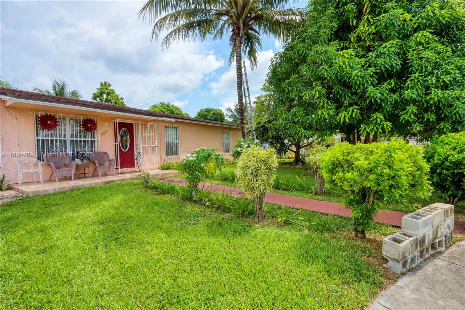 KNOLLWOOD MANOR - Residential