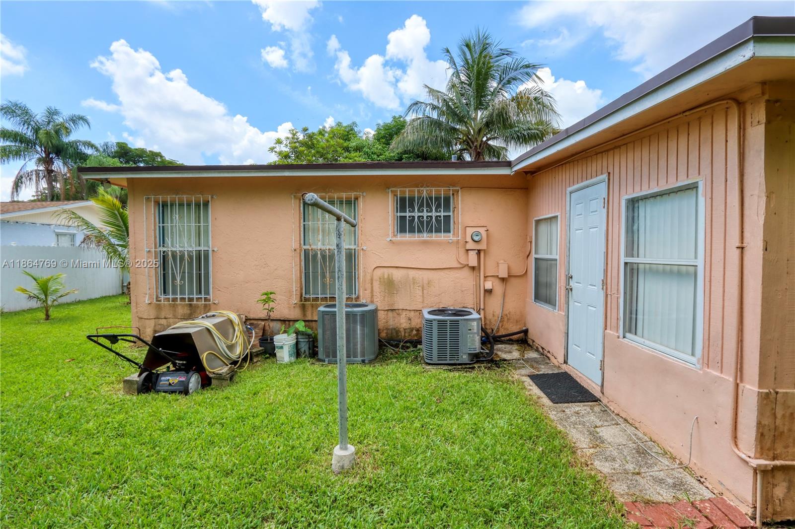 KNOLLWOOD MANOR - Residential