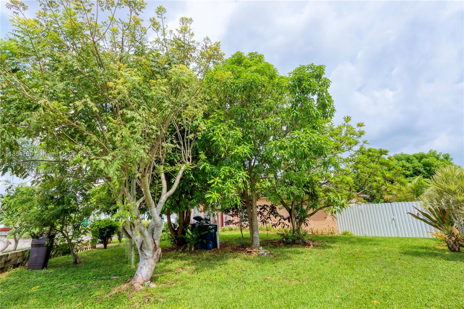 KNOLLWOOD MANOR - Residential