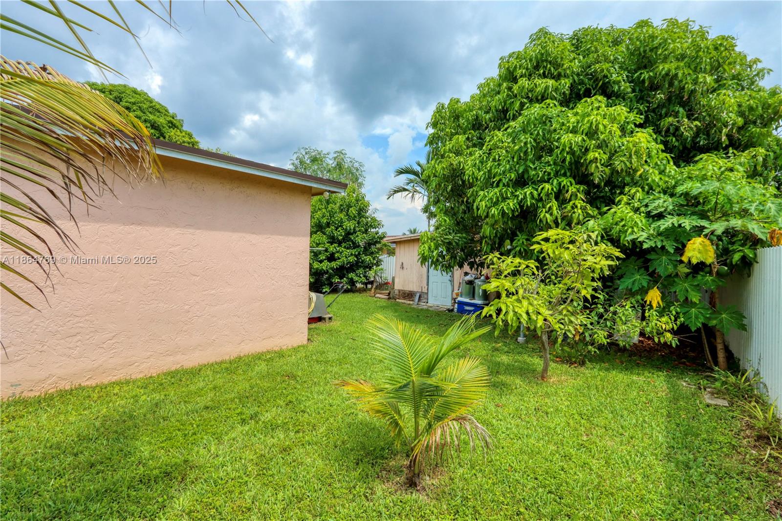 KNOLLWOOD MANOR - Residential