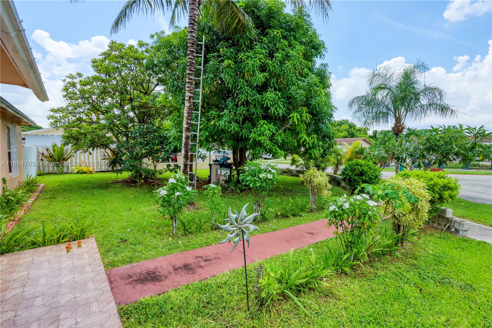 KNOLLWOOD MANOR - Residential