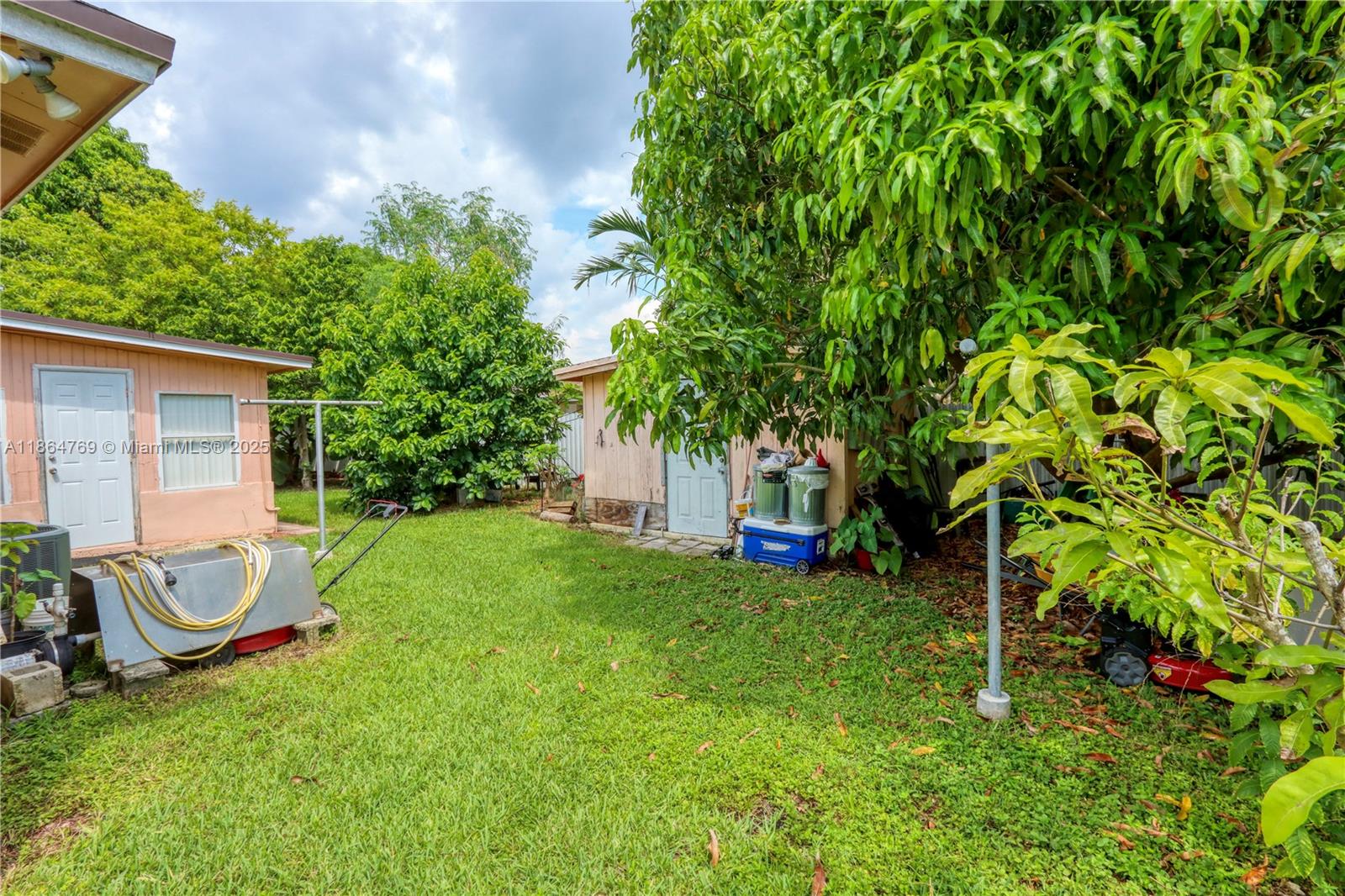 KNOLLWOOD MANOR - Residential