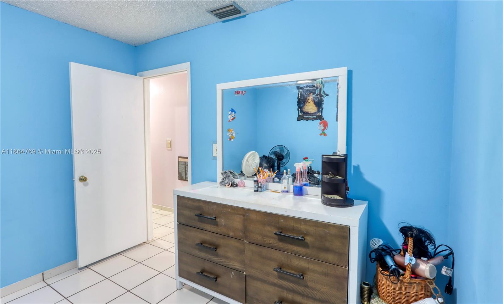 KNOLLWOOD MANOR - Residential