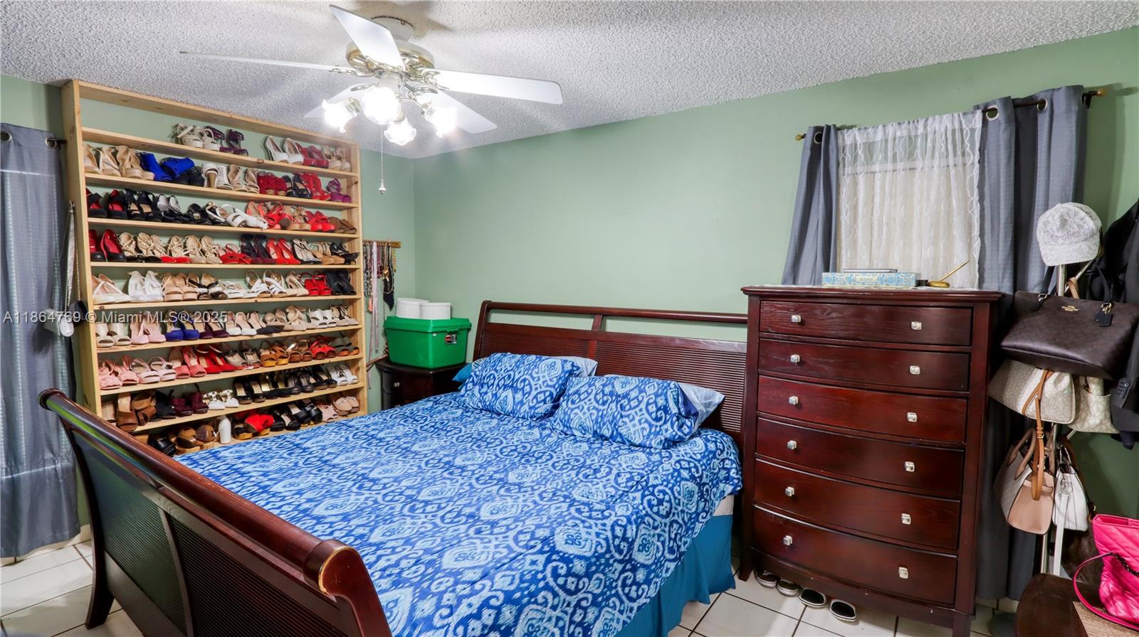 KNOLLWOOD MANOR - Residential