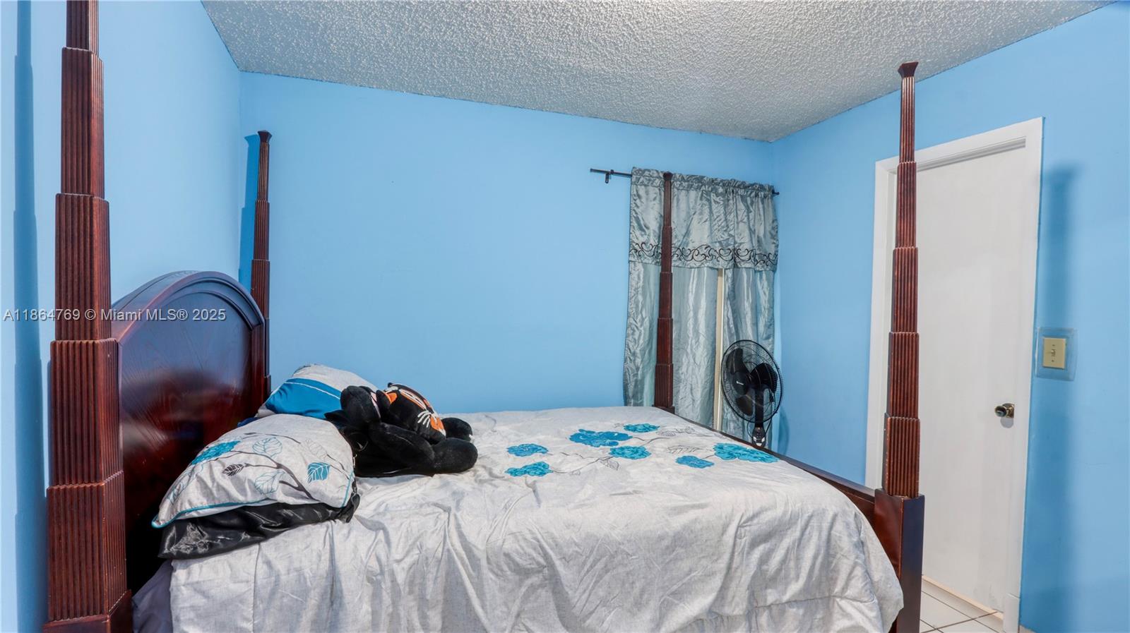 KNOLLWOOD MANOR - Residential