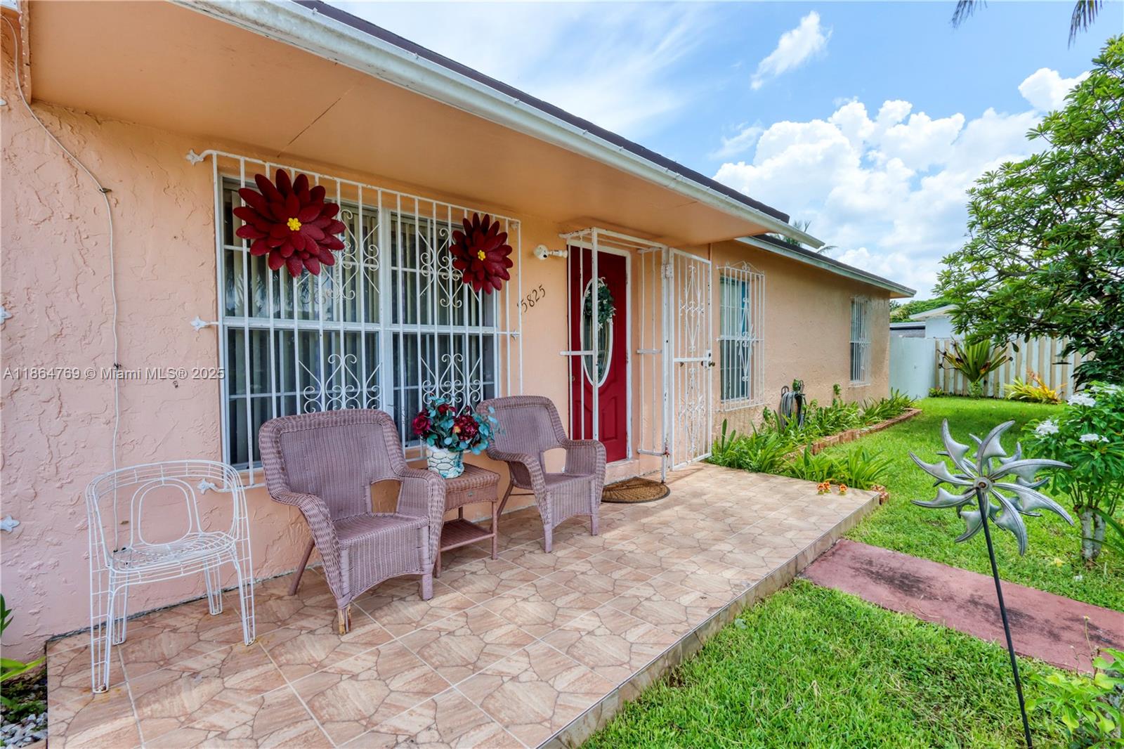 KNOLLWOOD MANOR - Residential