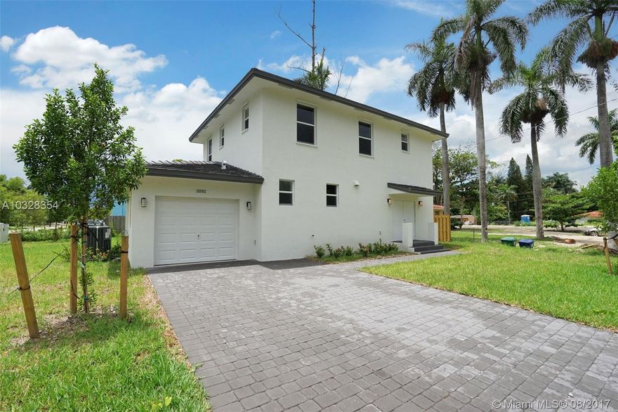 GORGEOUS NEW HOME. 4 BEDROOMS 3 BATHROOMS 2,400SQ FT. THIS HOME FEATURES A MODERN SPACIOUS WHITE KITCHEN WITH QUARTZ COUNTER TOPS AND LARGE ISLAND. ALL NEW APLLIANCES THROOUGHT. OPEN CONCEPT LIVING AND LARGE YARD FOR GREAT ENTERTAINING. CENTRALLY LOCATED. 10 MINUTES TO AVENTURA MALL AN DHOSPITAL 3 MINUTES TO MAJOR HIGHWAYS. PERFECT CORPORATE RENTAL.