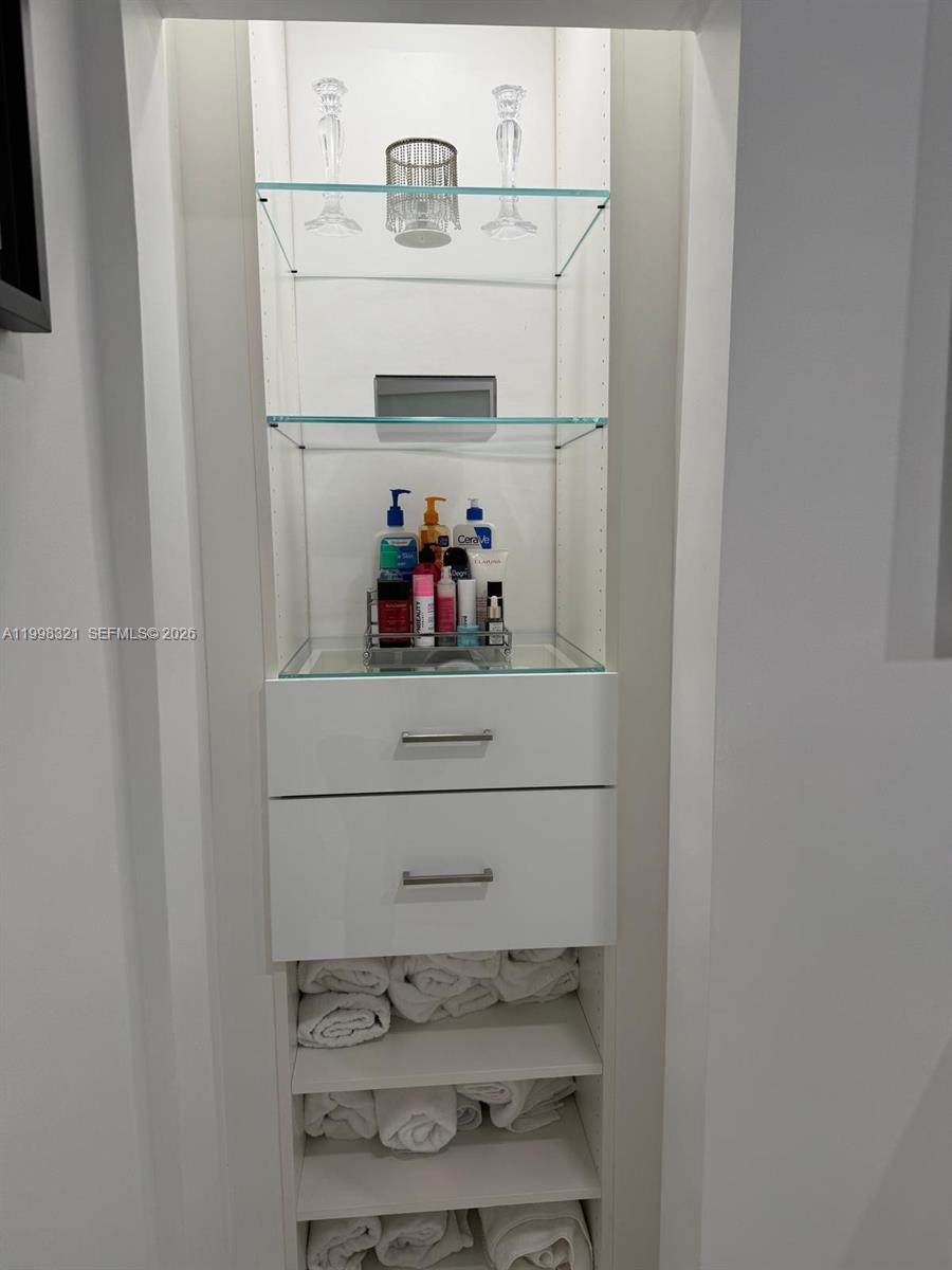 BURR ROAD ESTATES - Residential Lease