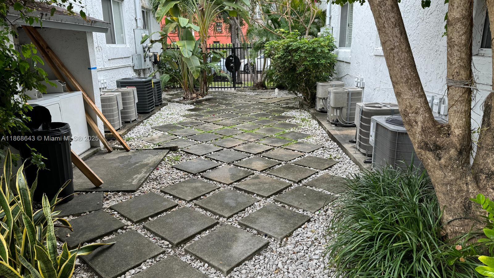 103 NW 6th Ave 2