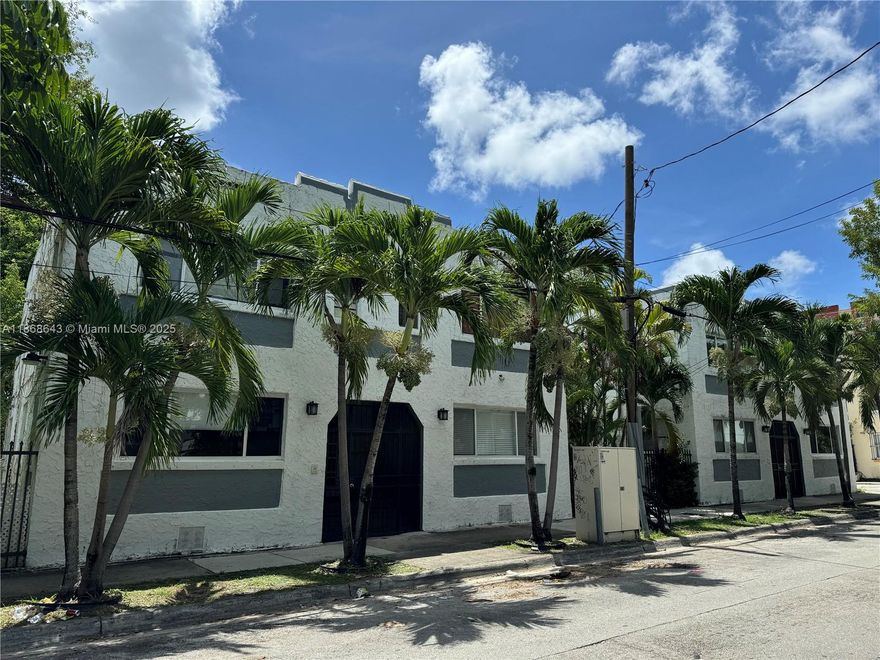 Charming 2-Bedroom Condo in One of Miami’s Hottest Up-and-Coming Neighborhoods! Just one block from the
scenic Miami River and within walking distance to Brickell, Downtown, and LoanDepot Park (Marlins Stadium)!
Enjoy unbeatable access—only a 10-minute drive to Miami Beach, the Airport, and the Port of Miami. This well maintained unit features 2 bedrooms, 1 bathroom, a brand-new stove, and a new A/C unit (less than a year old).